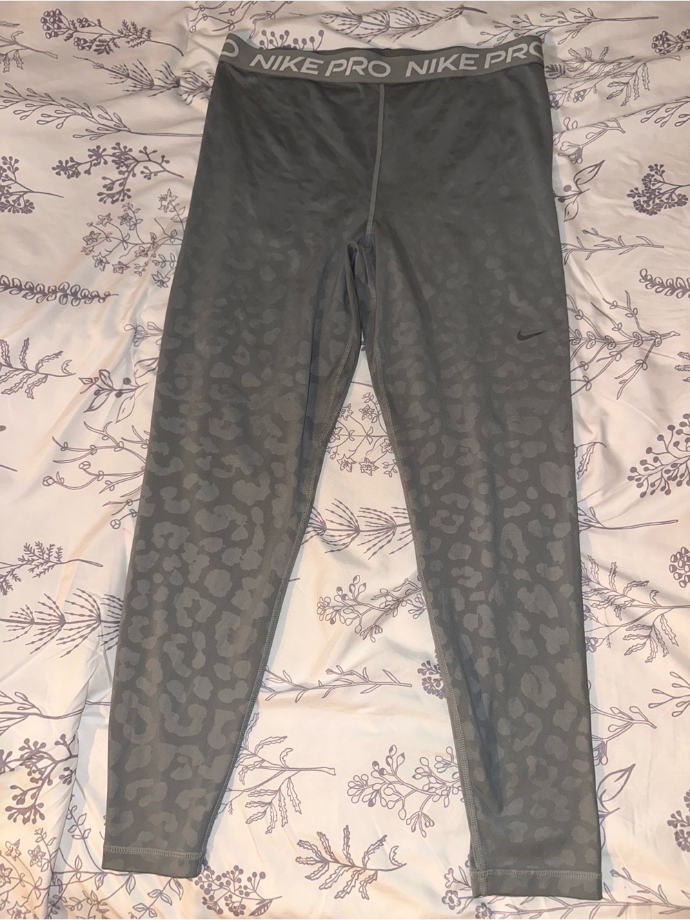 Nike Pro Leopard Print Leggings Size L Gray High Rise Workout Tights 🖤